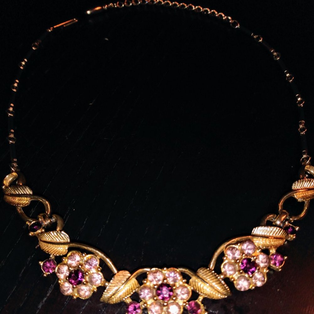 Pretty Vintage Flower Necklace/choker 15inch.